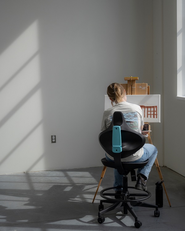 An OHIO student works on an art project on an easel at the Russ Research Opportunity Center